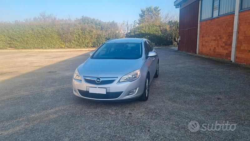 Usata Opel Astra Cosmo 110 CV (80 kW) 2013 Grigio Station wagon