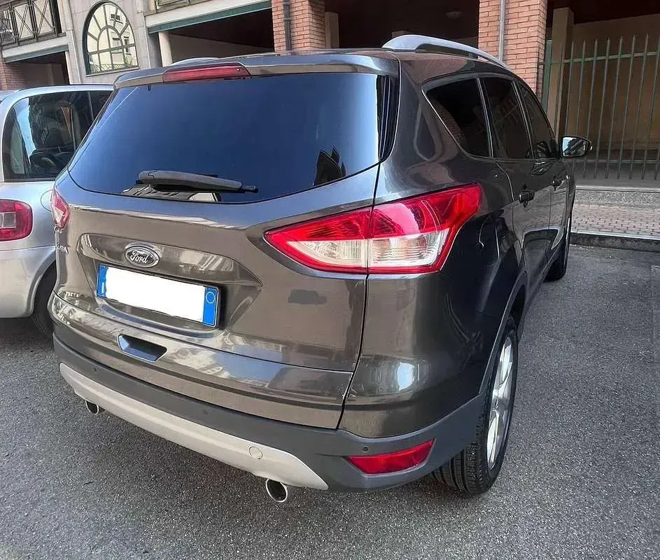 Usata Ford Kuga Titanium 140 CV (102 kW) 2015 Grigio SUV
