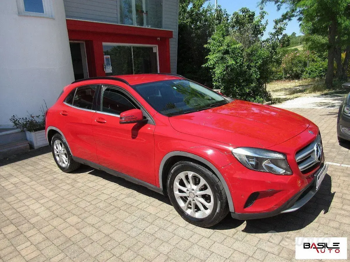 Usata Mercedes GLA200 136 CV (100 kW) 2014 Rosso SUV