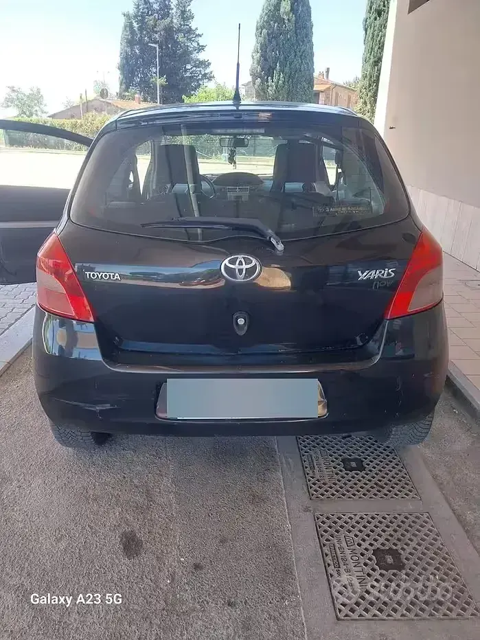 Usata Toyota Yaris 69 CV (50 kW) 2008 Nero Utilitaria