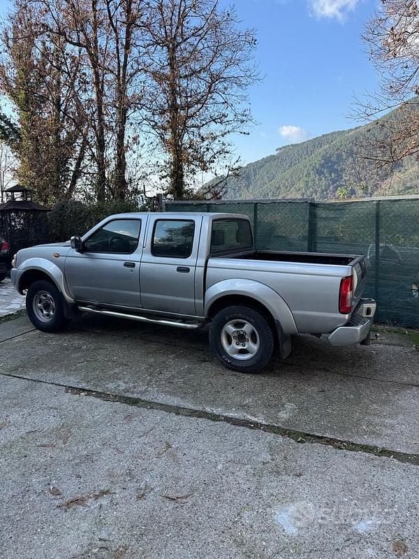 Usata Nissan Navara 133 CV (97 kW) 2004 Pick-up