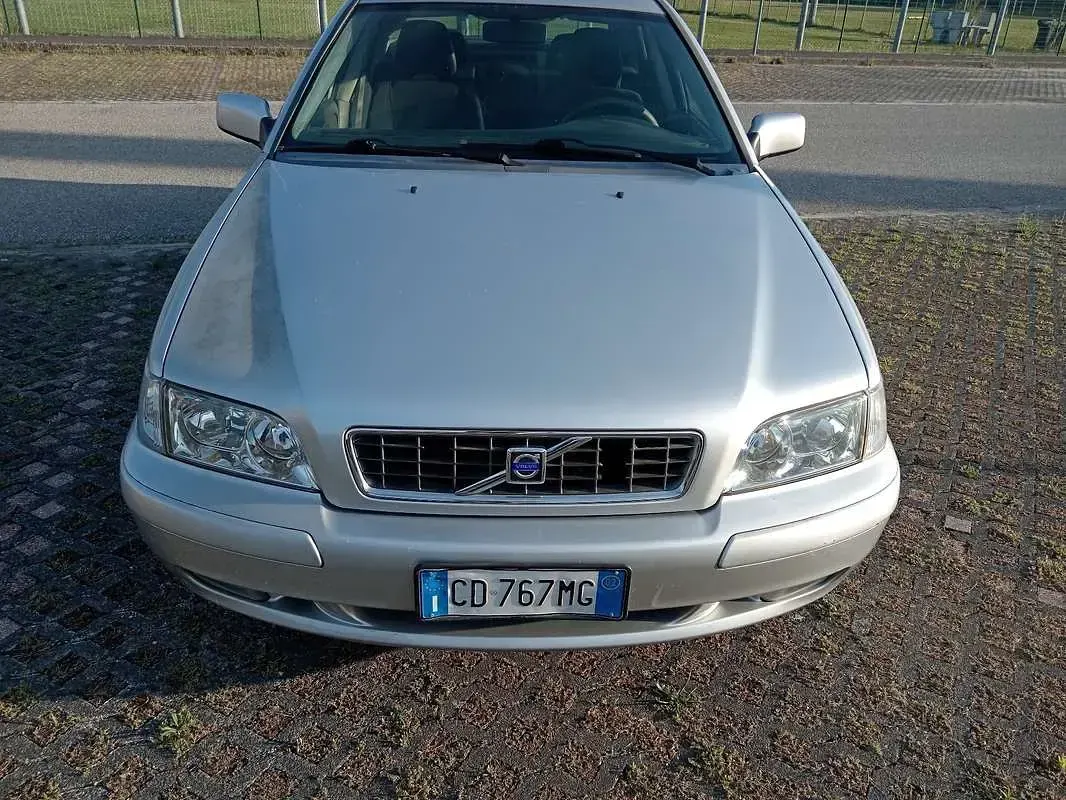 Usata Volvo S40 109 CV (80 kW) 2002 Argento Berlina