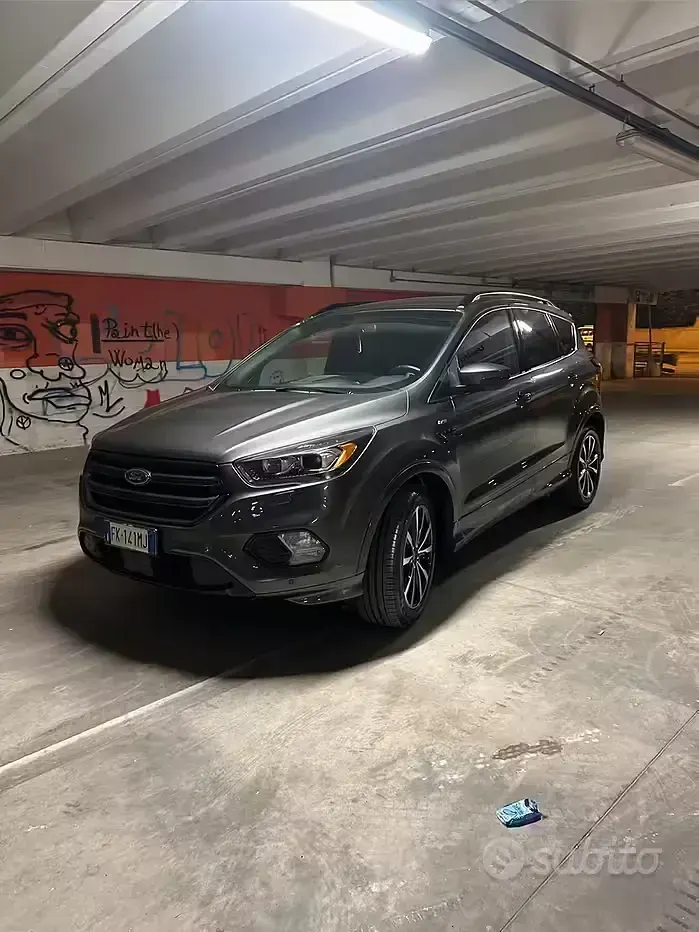 Usata Ford Kuga ST-Line 120 CV (88 kW) 2017 Grigio SUV
