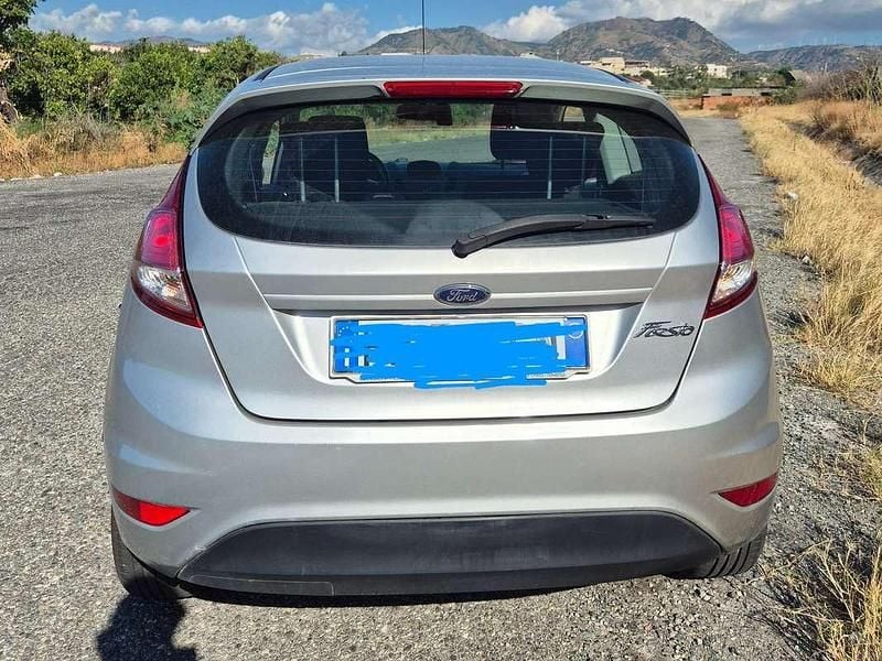 Usata Ford Fiesta 75 CV (55 kW) 2017 Argento Utilitaria