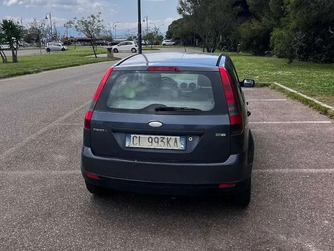 Usata Ford Fiesta Ambiente 68 CV (50 kW) 2003 Grigio Utilitaria