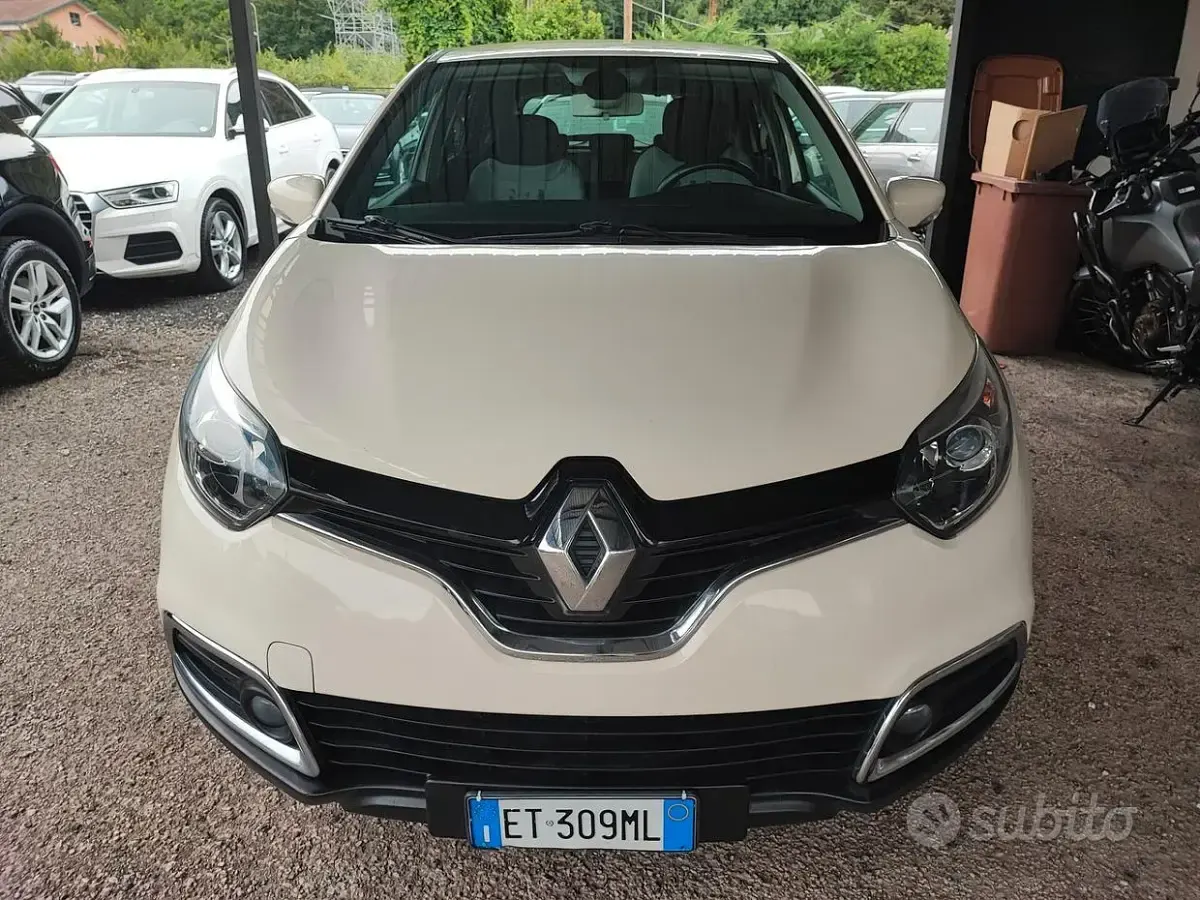 Usata Renault Captur Intens 90 CV (66 kW) 2015 Beige SUV