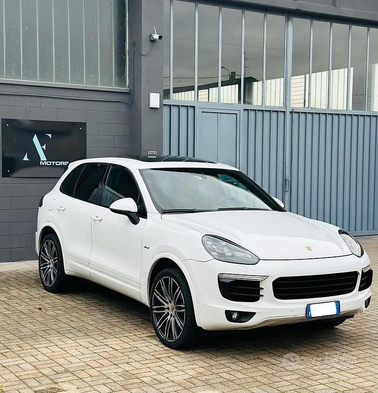 Bianco Usata 2016 Porsche Cayenne Platinum Edition SUV | 23.500 € (Super prezzo) - Immagine 1/4