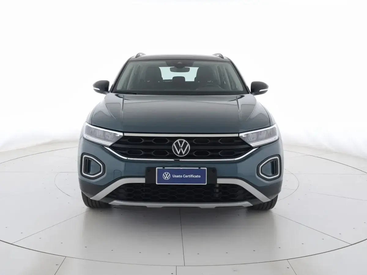 Usata VW T-Roc Life 150 CV (110 kW) 2022 Petroleum blue metallizzato deep black perlato SUV