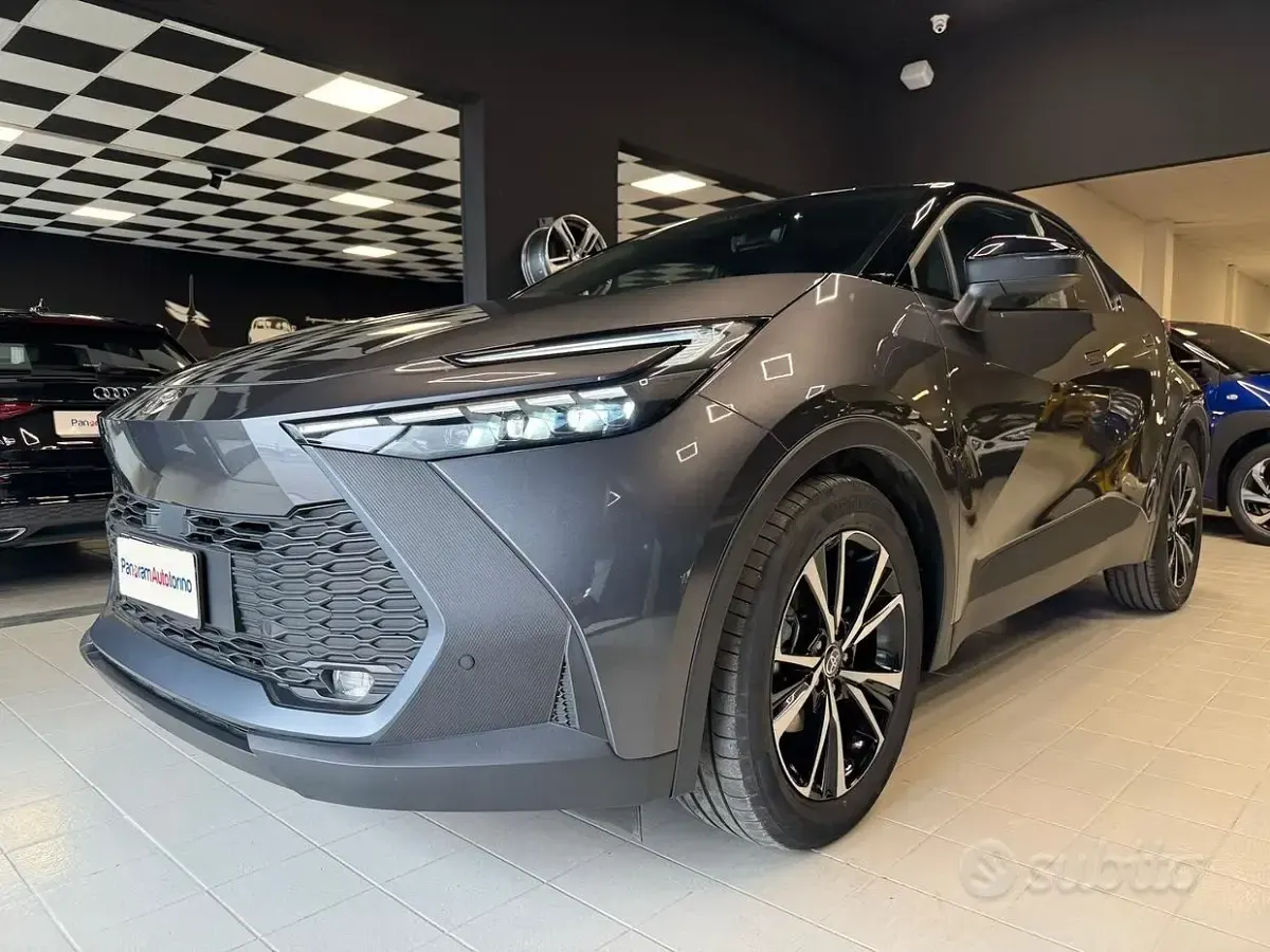 Usata Toyota C-HR Trend 140 CV (102 kW) 2025 Grigio scuro SUV