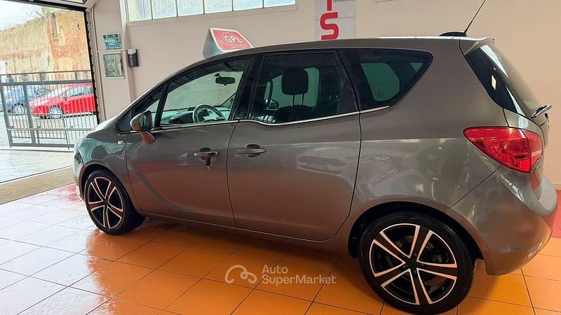 Usata Opel Meriva 120 CV (88 kW) 2016 Grigio Monovolume