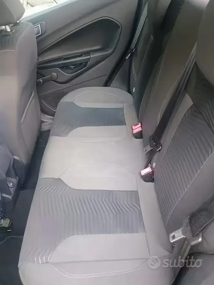 Usata Ford Fiesta 90 CV (66 kW) 2015 Nero Utilitaria