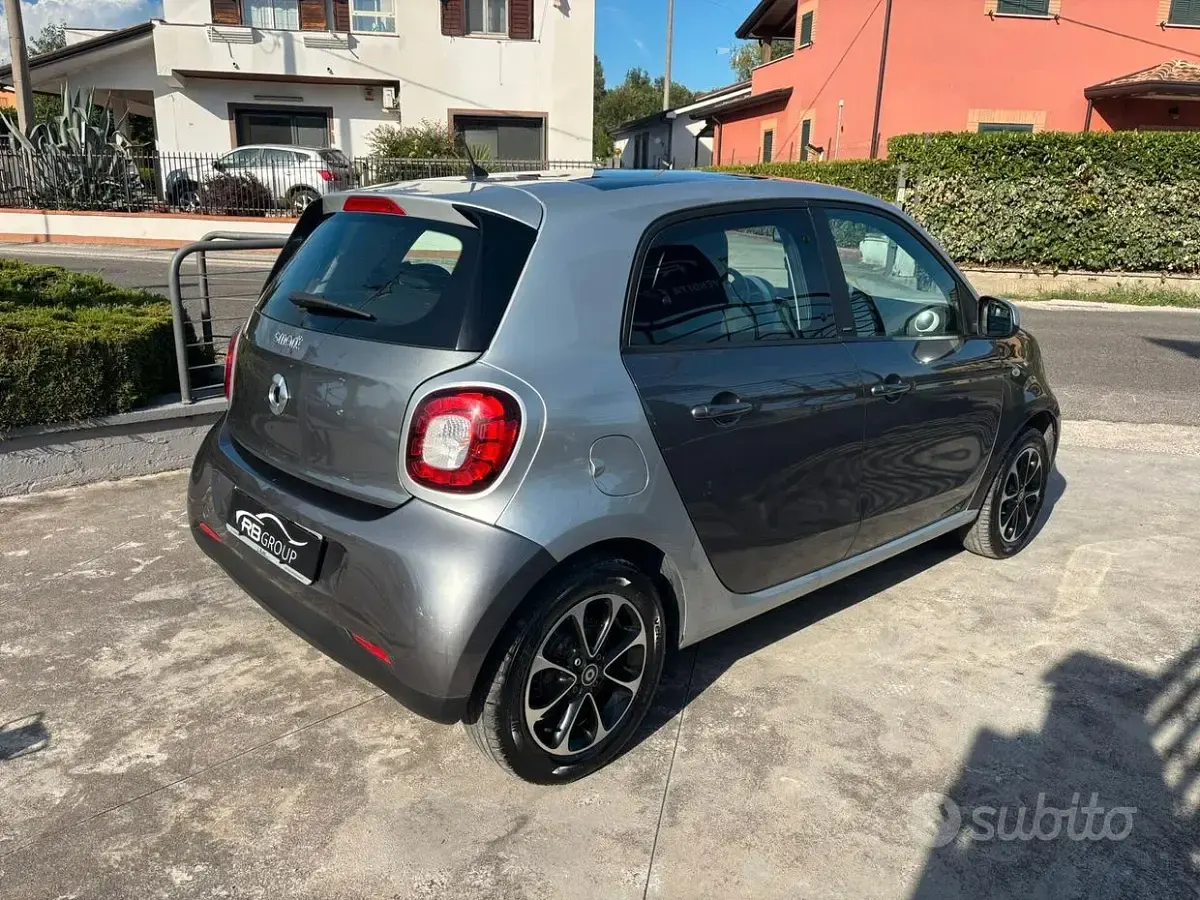 Usata Smart ForFour Passion 71 CV (52 kW) 2015 Grigio Utilitaria