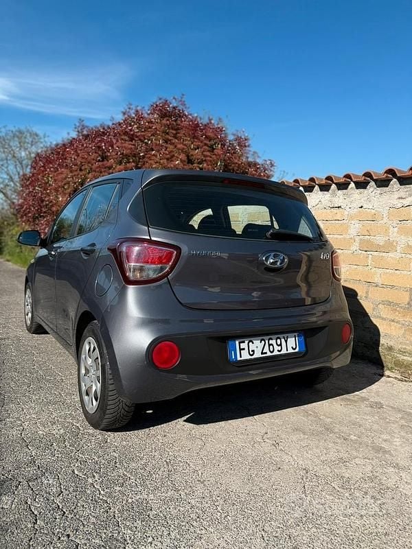 Usata Hyundai i10 69 CV (50 kW) 2017 Grigio Utilitaria