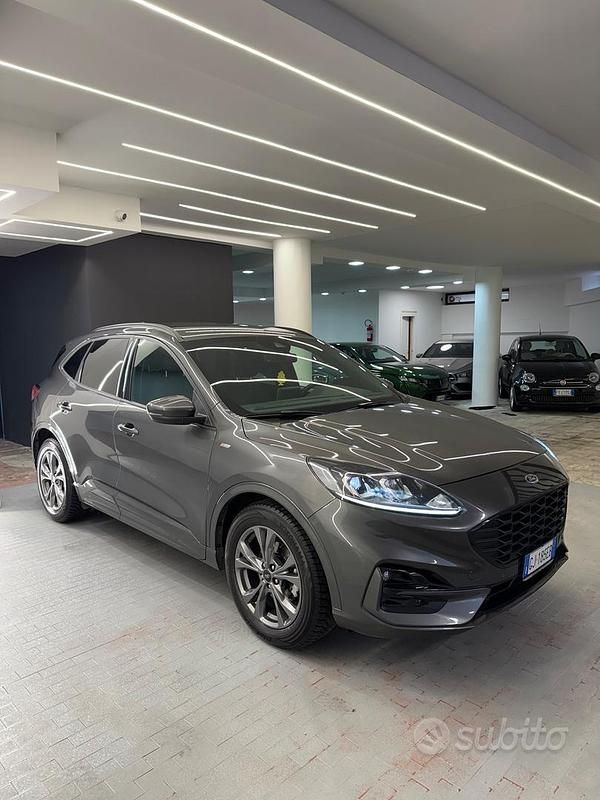 Usata Ford Kuga ST-Line 120 CV (88 kW) 2022 Grigio SUV