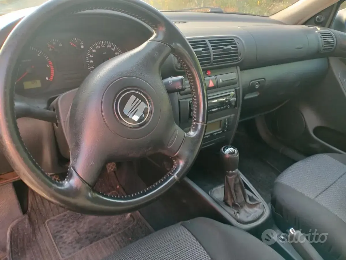 Usata Seat Leon 110 CV (80 kW) 2004 Grigio Utilitaria