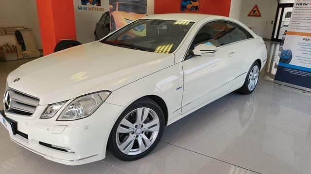 Usata Mercedes E250 Avantgarde 204 CV (150 kW) 2009 Bianco Coupé