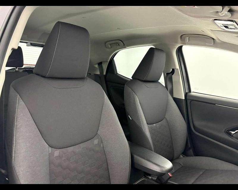 Nuova Toyota Yaris Hybrid Trend 92 CV (67 kW) 2026 Dark grey met Berlina