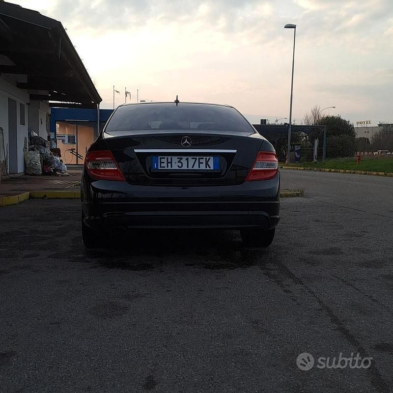 Usata Mercedes C180 AMG 156 CV (114 kW) 2010 Nero Berlina