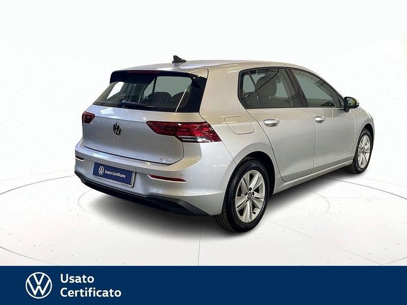 Usata VW Golf VIII Life 110 CV (80 kW) 2024 Grigio / pastello Berlina