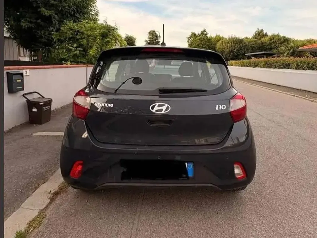 Usata Hyundai i10 67 CV (49 kW) 2023 Grigio Utilitaria