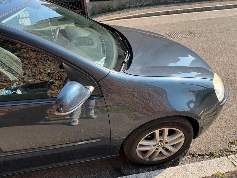 Blu Usata 2007 VW Golf V Tre volumi | 3100 € (Buon prezzo) - Immagine 1/4
