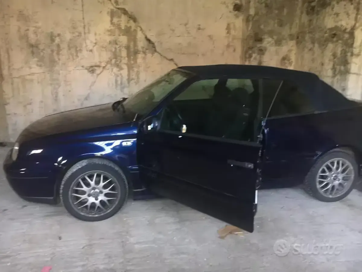Usata VW Golf Cabriolet 101 CV (74 kW) 2000 Bluazzurro Cabrio