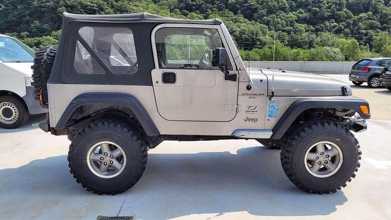Usata Jeep Wrangler Sport 177 CV (130 kW) 2003 Argento SUV