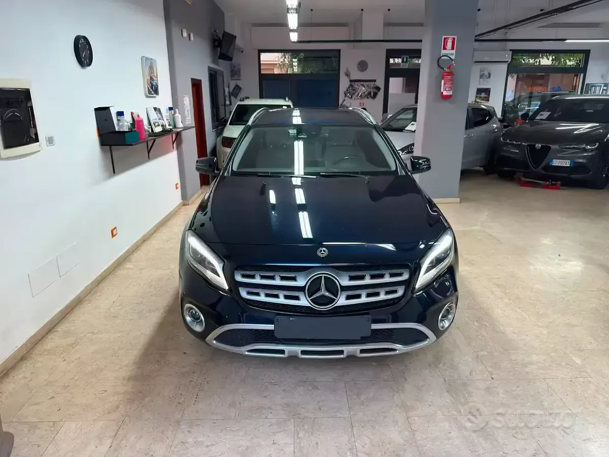 Usata Mercedes GLA200 Premium 136 CV (100 kW) 2018 Blu SUV