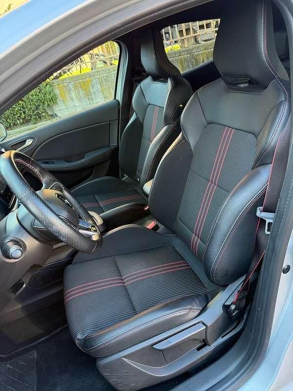 Begagnad Renault Clio V R.S. 140 HK (102 kW) 2022 Silver Sedan