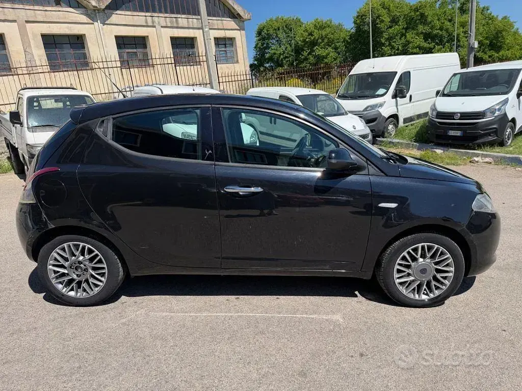 Usata Lancia Ypsilon 95 CV (69 kW) 2012 Nero Utilitaria