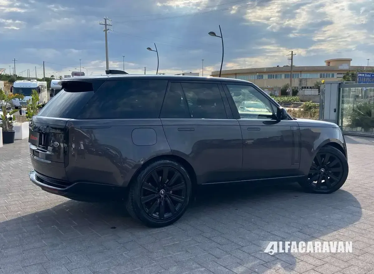 Usata Land Rover Range Rover Autobiography 400 CV (294 kW) 2023 Grigio SUV