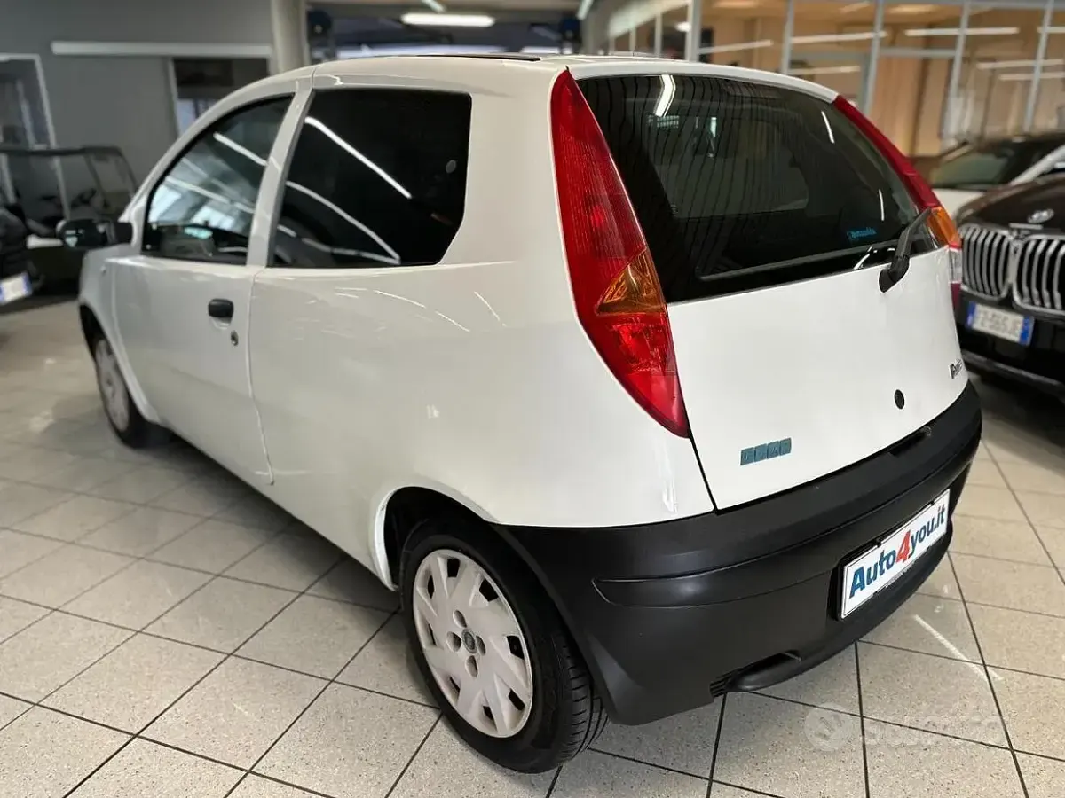 Usata Fiat Punto 60 CV (44 kW) 2002 Bianco Utilitaria