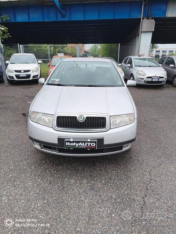 Usata Skoda Fabia Comfort 68 CV (50 kW) 2001 Argento Berlina