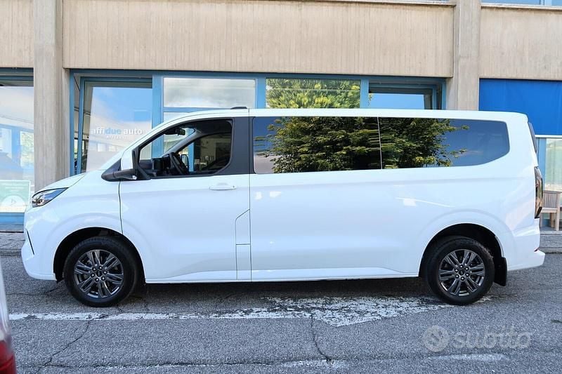 Usata Ford Tourneo Custom Titanium 136 CV (100 kW) 2024 Bianco Furgone