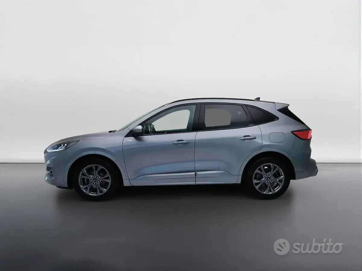 Usata Ford Kuga ST-Line 120 CV (88 kW) 2023 Grigio SUV