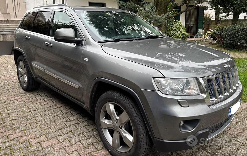 Usata Jeep Grand Cherokee Overland 241 CV (177 kW) 2013 Grigio SUV
