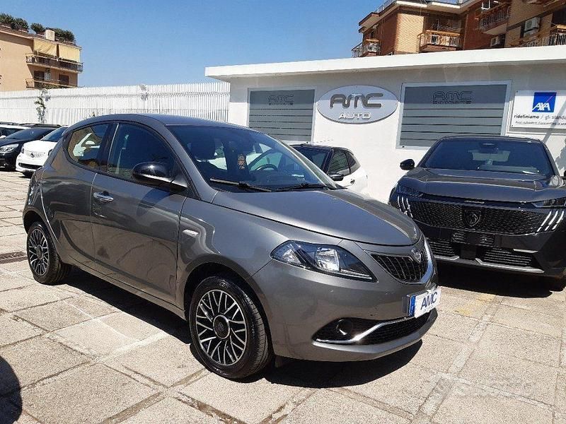 Usata Lancia Ypsilon S 69 CV (50 kW) 2022 Grigio Utilitaria