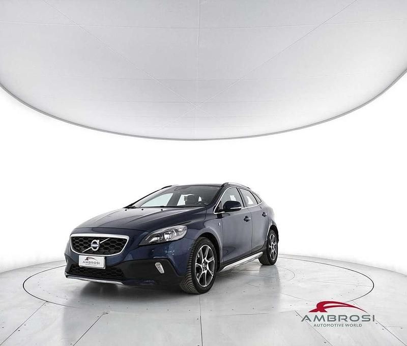 Usata Volvo V40 Ocean Race 114 CV (83 kW) 2015 Blu Utilitaria