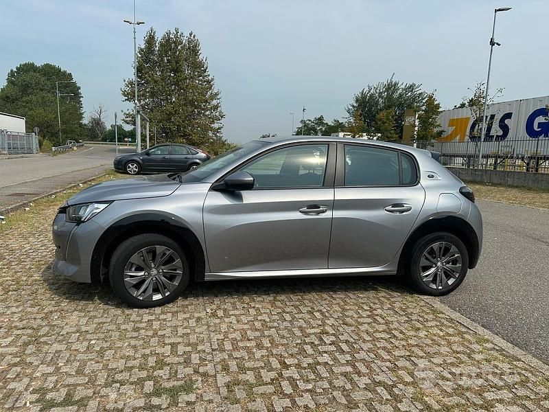 Usata Peugeot e-208 100 kW (136 CV) 2020 Utilitaria