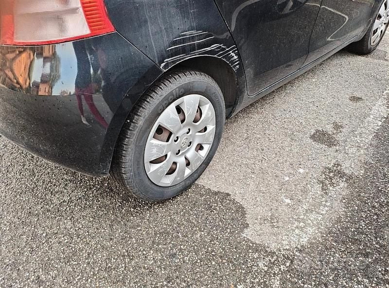 Usata Toyota Yaris 87 CV (63 kW) 2006 Nero Berlina