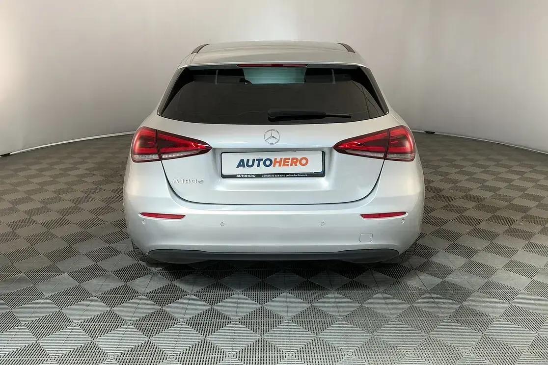 Usata Mercedes A180 Business 116 CV (85 kW) 2019 Argento Berlina