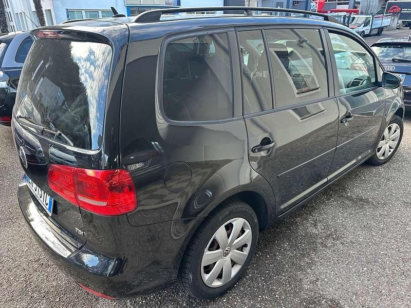 Usata VW Touran Comfortline 105 CV (77 kW) 2011 Deep black perleffekt Monovolume
