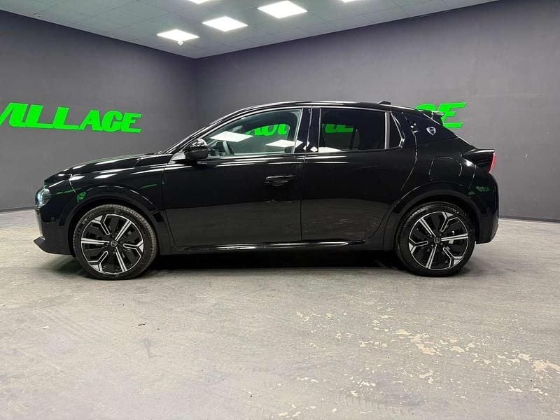 Usata Lancia Ypsilon 101 CV (74 kW) 2024 Nero Utilitaria