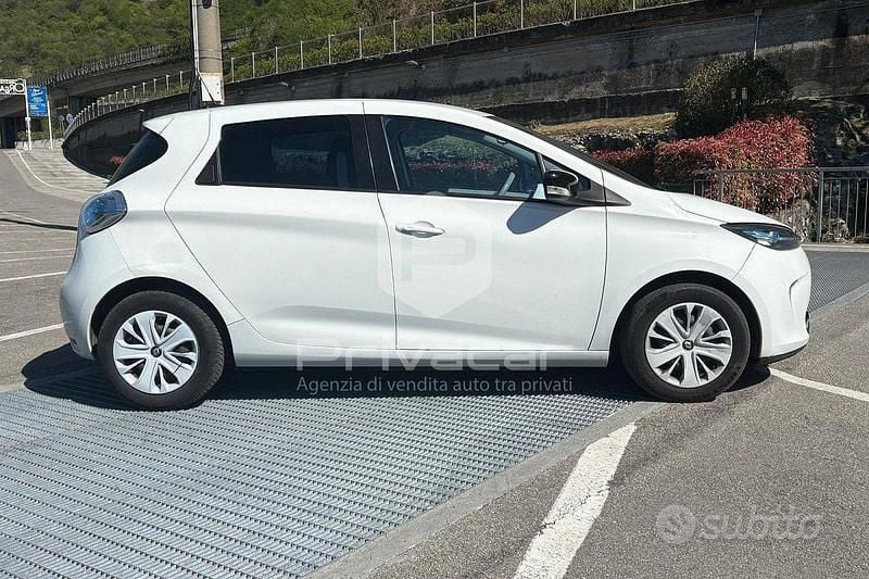 Usata Renault Zoe Zen 42 kW (58 CV) 2015 Bianco Utilitaria