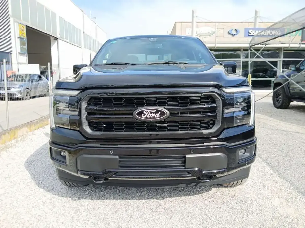Nuova Ford V8 Lariat 409 CV (300 kW) 2026 Agate black SUV