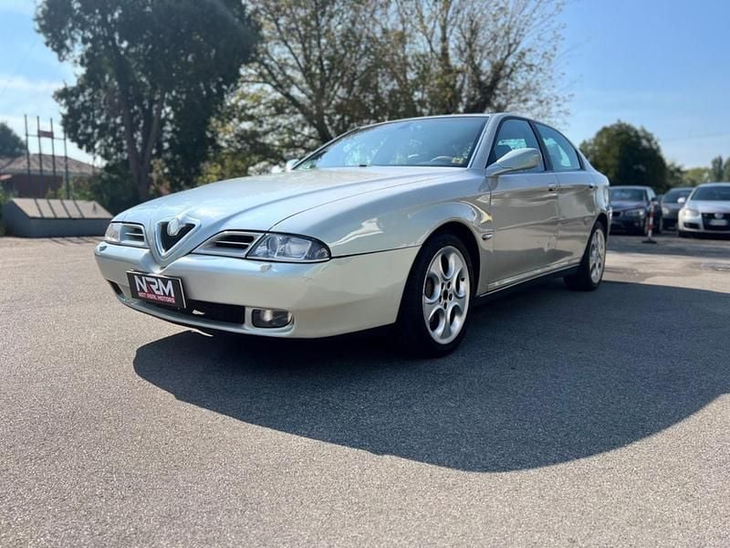 Usata Alfa Romeo 166 Super 226 CV (166 kW) 1998 Bianco perlato Berlina