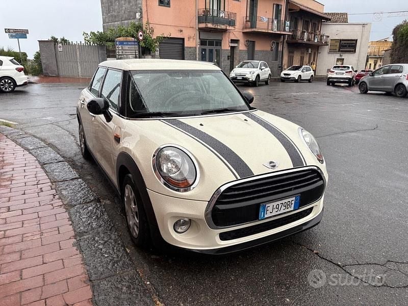 Usata Mini ONE 75 CV (55 kW) 2017 Bianco Utilitaria