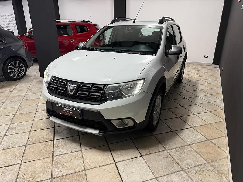 Usata Dacia Sandero Stepway 89 CV (65 kW) 2017 Bianco Berlina
