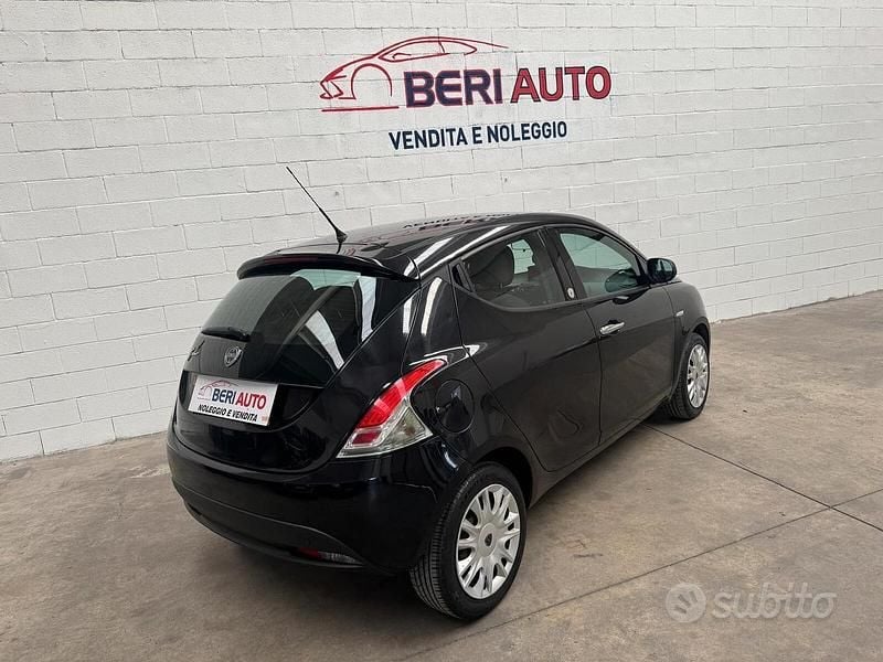 Usata Lancia Ypsilon 69 CV (50 kW) 2014 Nero Utilitaria