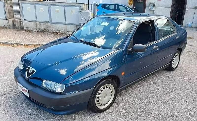 Usata Alfa Romeo 146 103 CV (75 kW) 1997 Utilitaria